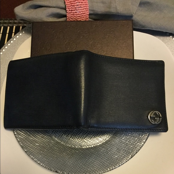 ❌SOLD ❌ Authentic Gucci Leather Wallet - Picture 3 of 8